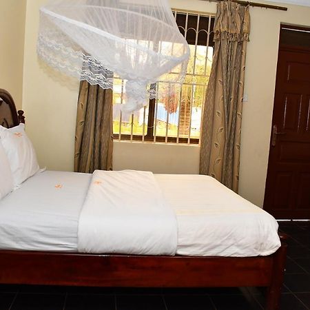 Florida Hotel Zaana كامبالا المظهر الخارجي الصورة