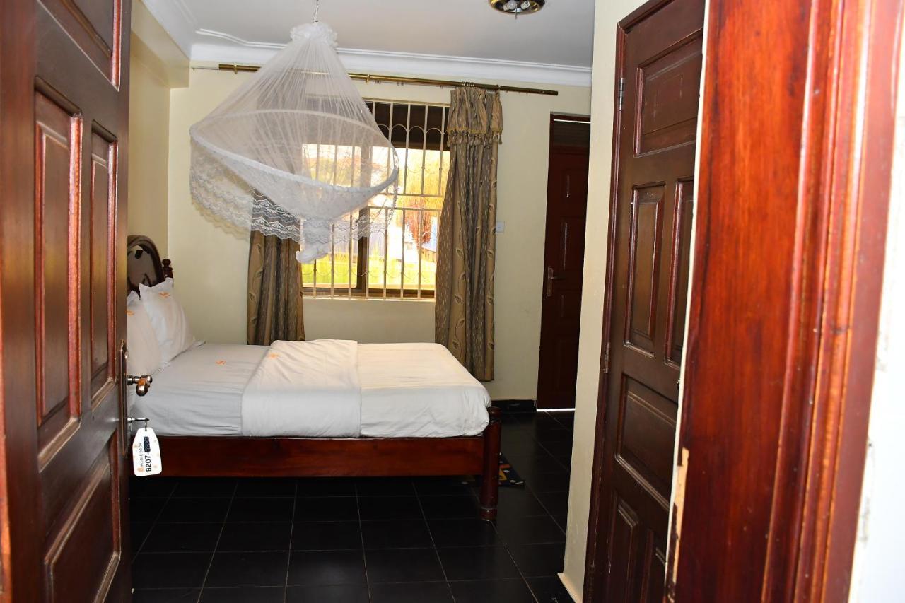 Florida Hotel Zaana كامبالا المظهر الخارجي الصورة
