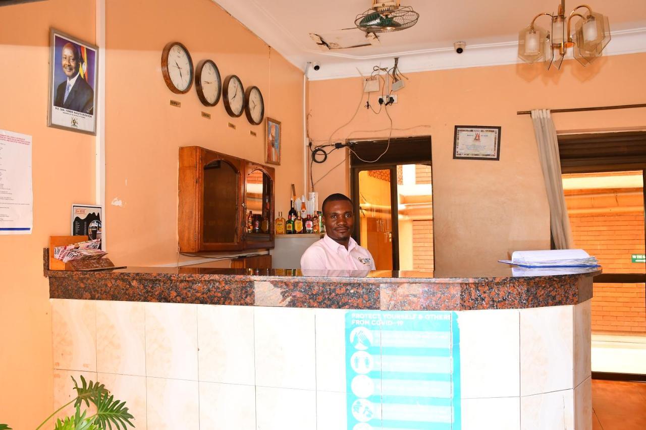 Florida Hotel Zaana كامبالا المظهر الخارجي الصورة