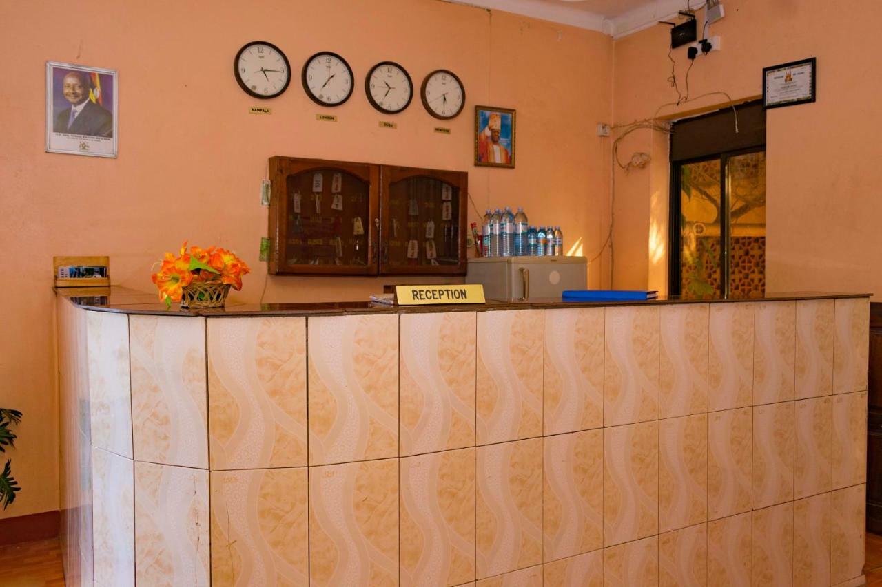 Florida Hotel Zaana كامبالا المظهر الخارجي الصورة